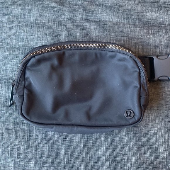 lululemon athletica Handbags - Lululemon Everywhere Belt Bag, 1 L, Black